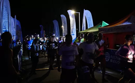 Ostatnie piątkowe zmagania na Festiwalu Biegowym. Ruszył Bieg Nocny na 7 km - 39